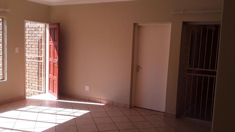 2 Bedroom Property for Sale in Amberfield Crest Estate Gauteng