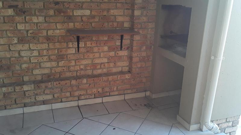 2 Bedroom Property for Sale in Amberfield Crest Estate Gauteng
