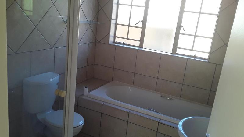 2 Bedroom Property for Sale in Amberfield Crest Estate Gauteng