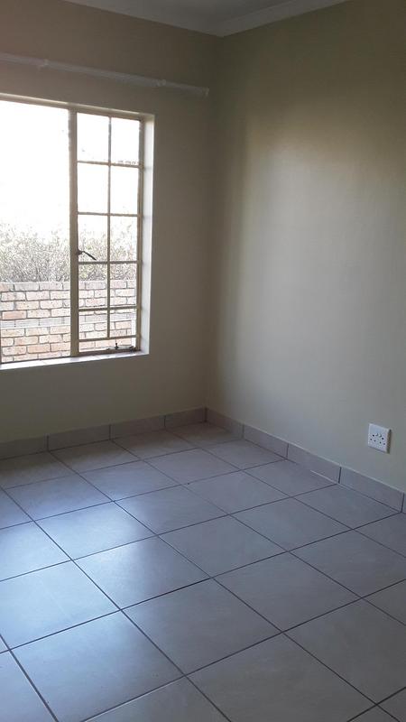 2 Bedroom Property for Sale in Amberfield Crest Estate Gauteng