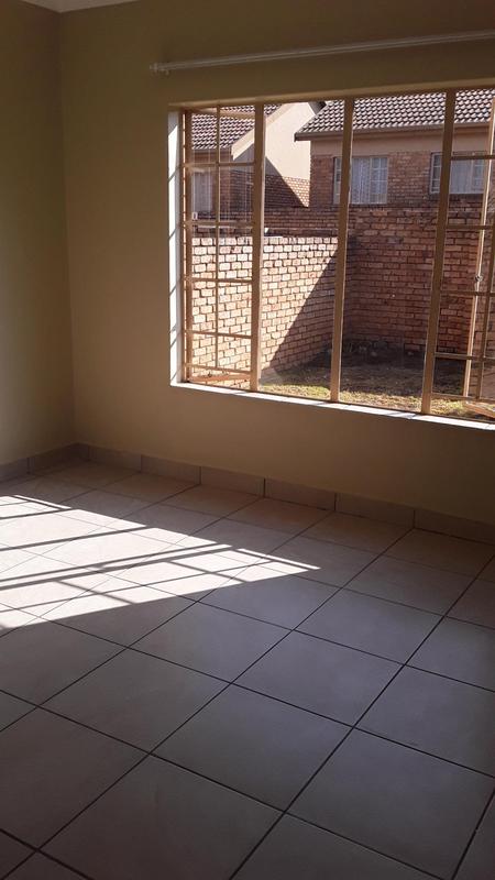 2 Bedroom Property for Sale in Amberfield Crest Estate Gauteng