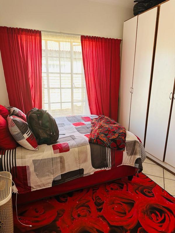 2 Bedroom Property for Sale in Robinpark Gauteng