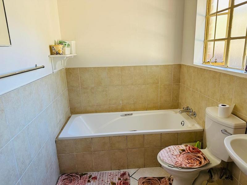 2 Bedroom Property for Sale in Robinpark Gauteng