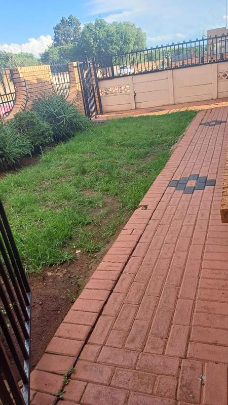 4 Bedroom Property for Sale in Moseleke East Gauteng