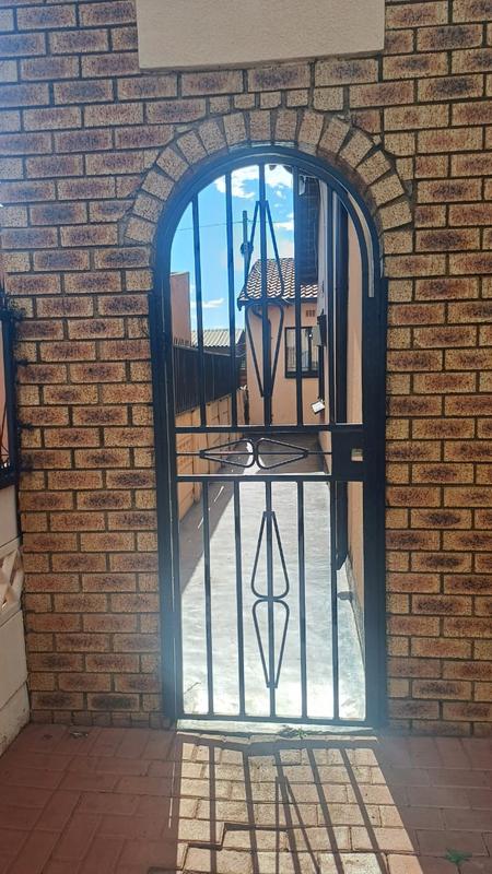 4 Bedroom Property for Sale in Moseleke East Gauteng