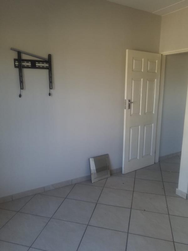 2 Bedroom Property for Sale in Witpoortjie Gauteng