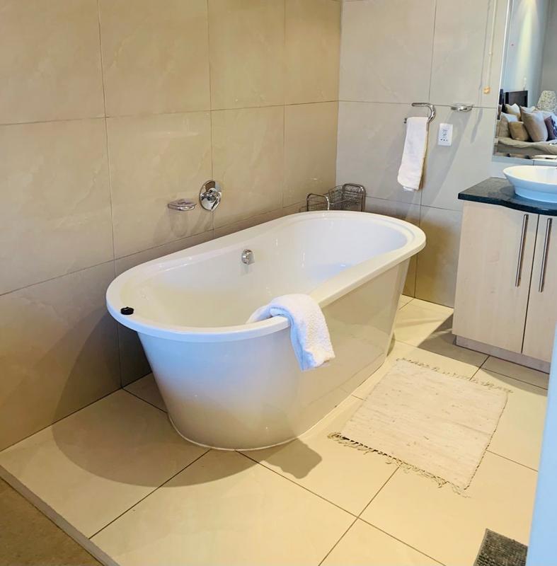 To Let 1 Bedroom Property for Rent in Sandown Gauteng