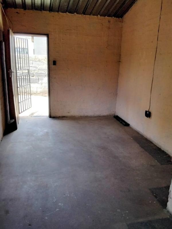 2 Bedroom Property for Sale in Thulani Gauteng