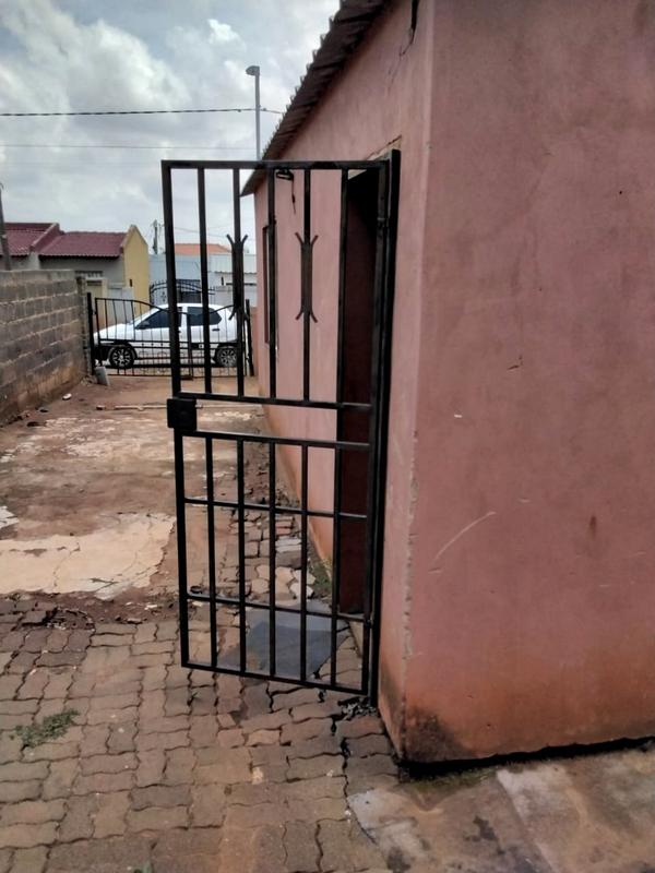 2 Bedroom Property for Sale in Thulani Gauteng