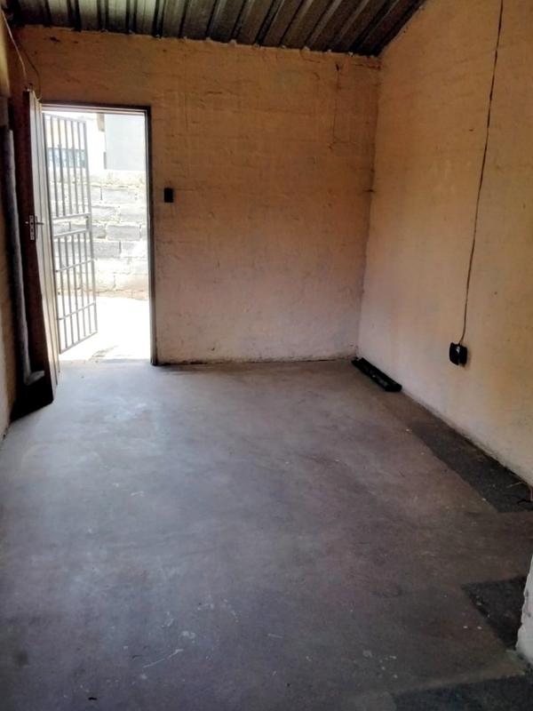 2 Bedroom Property for Sale in Thulani Gauteng