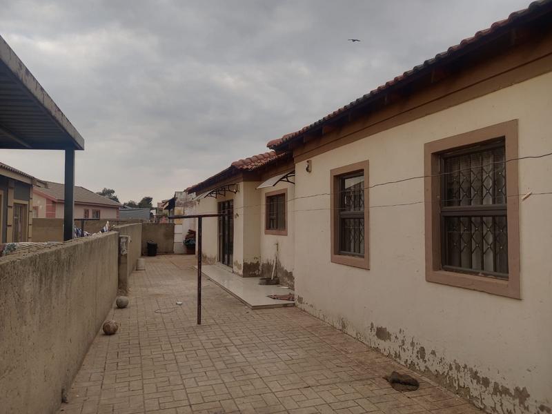 4 Bedroom Property for Sale in Windmill Park Gauteng