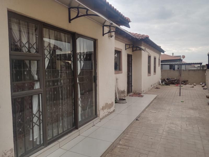 4 Bedroom Property for Sale in Windmill Park Gauteng