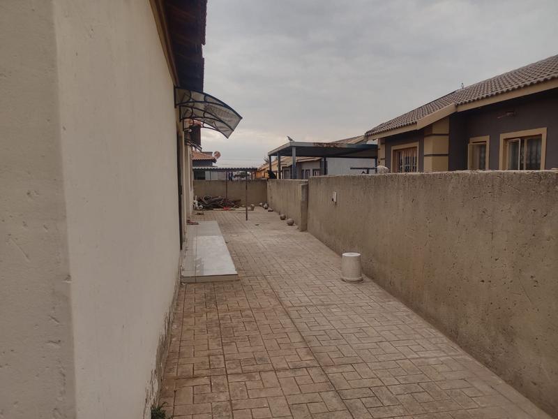 4 Bedroom Property for Sale in Windmill Park Gauteng