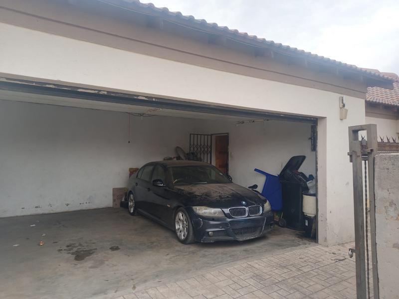 4 Bedroom Property for Sale in Windmill Park Gauteng