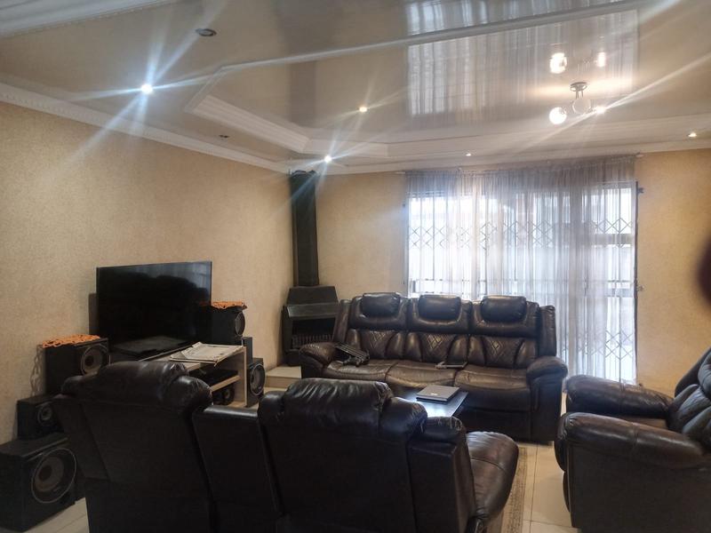 4 Bedroom Property for Sale in Windmill Park Gauteng