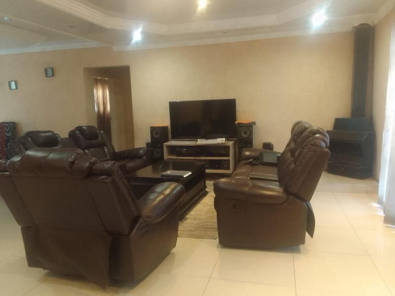 4 Bedroom Property for Sale in Windmill Park Gauteng