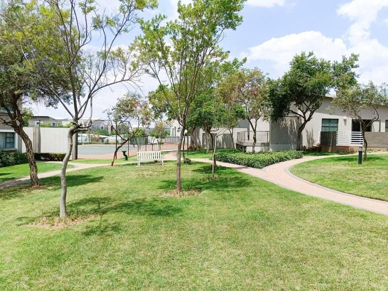 To Let 2 Bedroom Property for Rent in The Paddocks Gauteng