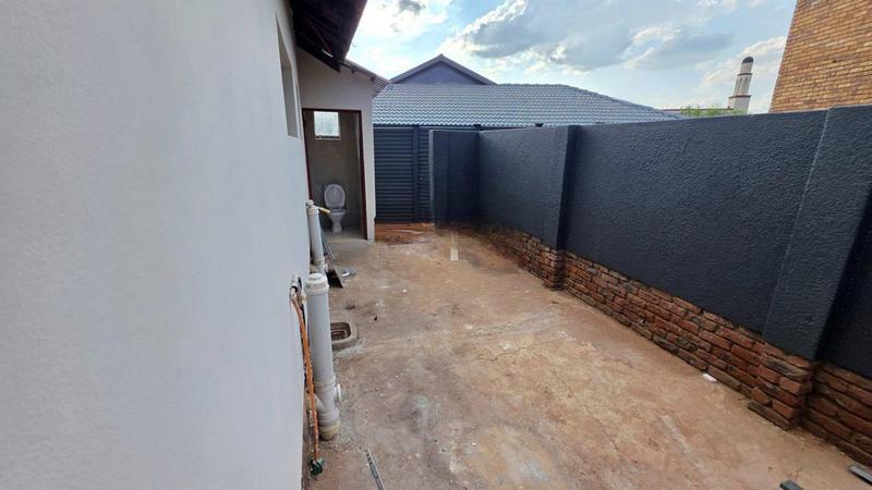 To Let 3 Bedroom Property for Rent in Erasmia Gauteng