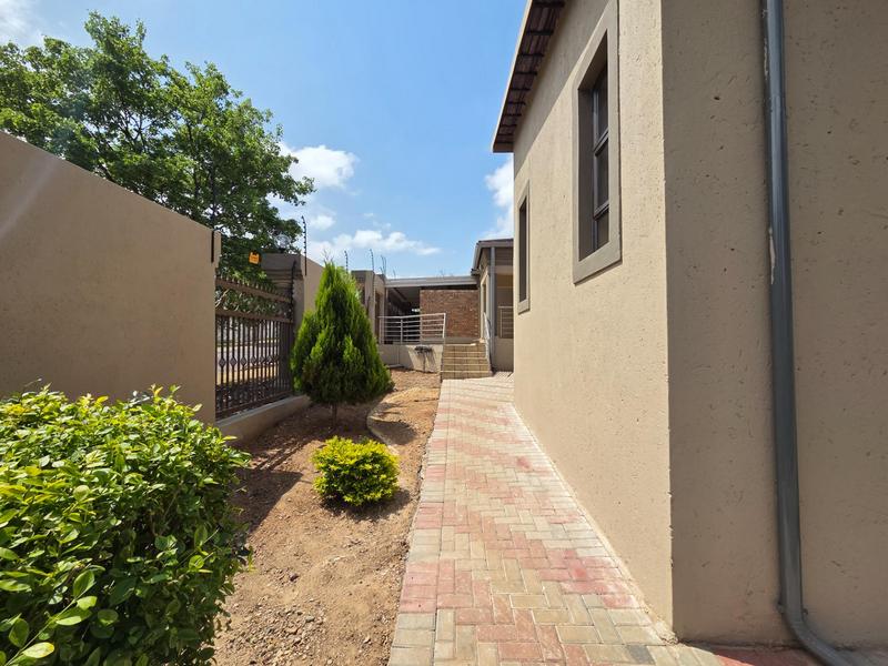 To Let 2 Bedroom Property for Rent in Erasmia Gauteng