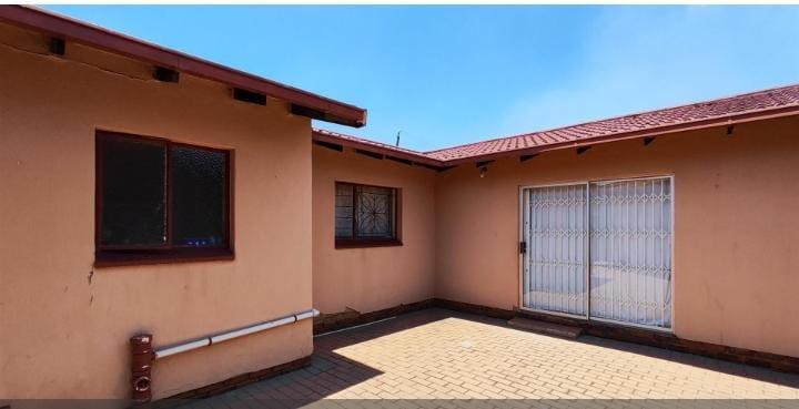 5 Bedroom Property for Sale in Birch Acres Gauteng