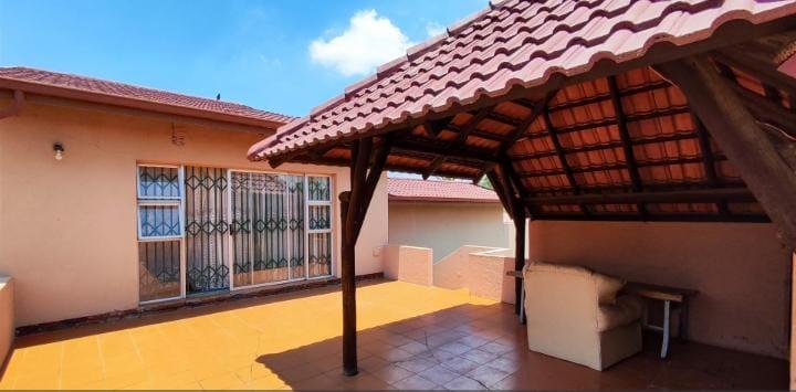 5 Bedroom Property for Sale in Birch Acres Gauteng