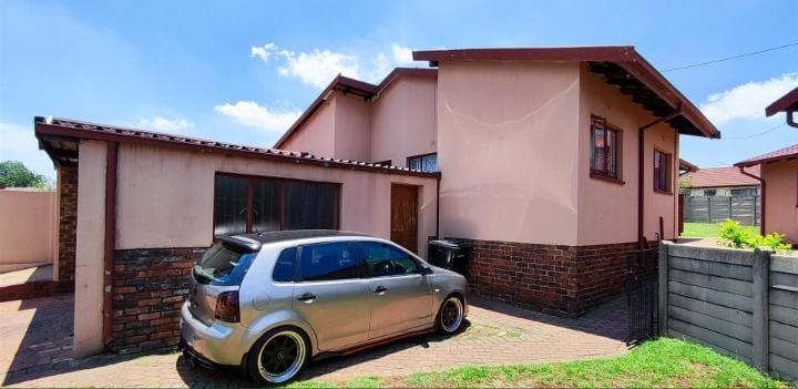 5 Bedroom Property for Sale in Birch Acres Gauteng