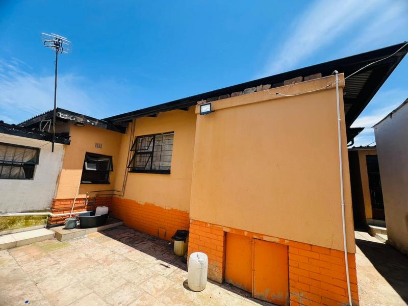 7 Bedroom Property for Sale in Primrose Gauteng