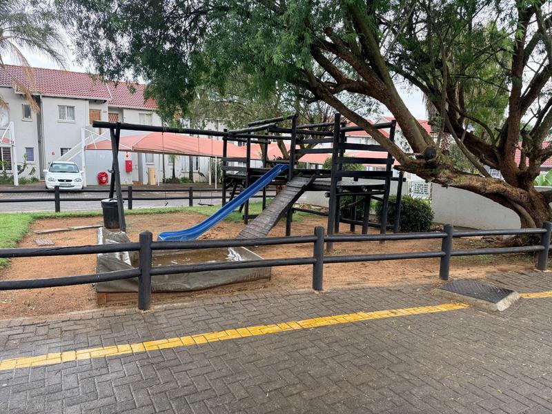 To Let 2 Bedroom Property for Rent in Glen Marais Gauteng