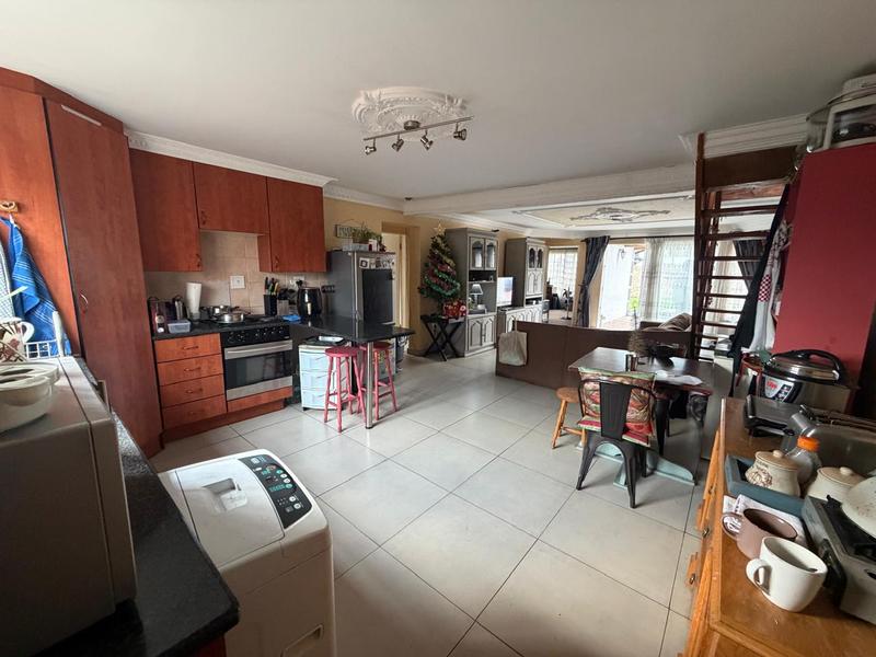 4 Bedroom Property for Sale in Sonneveld Gauteng