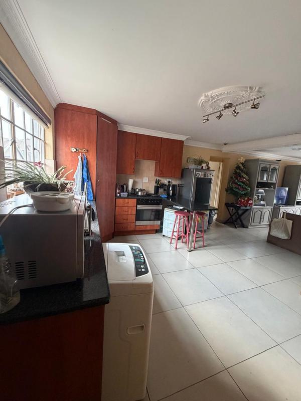 4 Bedroom Property for Sale in Sonneveld Gauteng