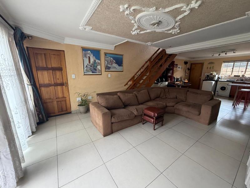 4 Bedroom Property for Sale in Sonneveld Gauteng