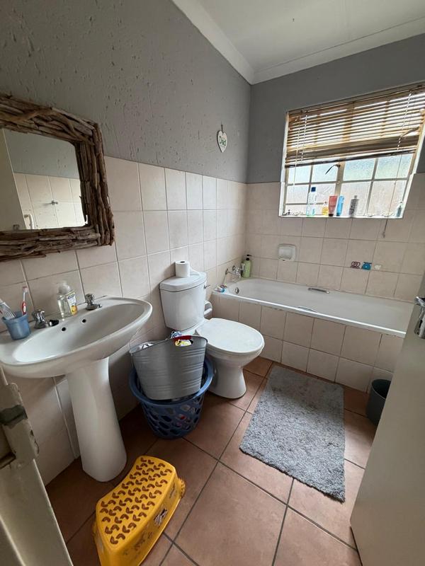 4 Bedroom Property for Sale in Sonneveld Gauteng