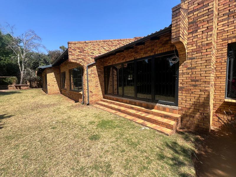 4 Bedroom Property for Sale in Sonneveld Gauteng