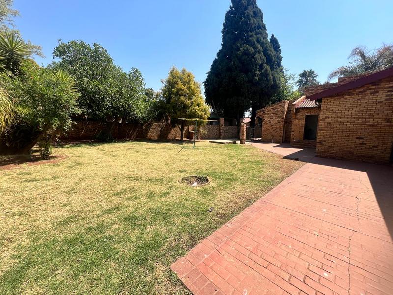 4 Bedroom Property for Sale in Sonneveld Gauteng