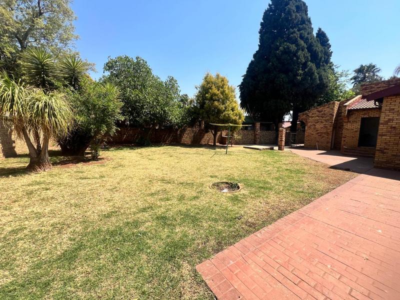 4 Bedroom Property for Sale in Sonneveld Gauteng