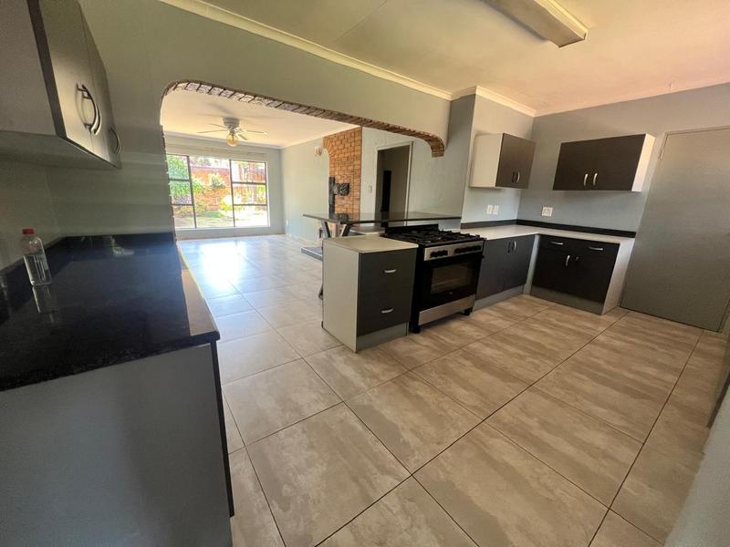 4 Bedroom Property for Sale in Sonneveld Gauteng
