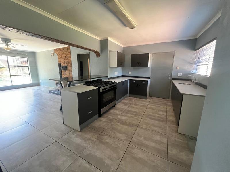 4 Bedroom Property for Sale in Sonneveld Gauteng