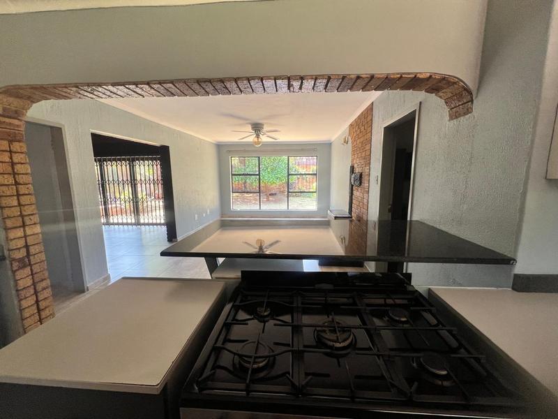 4 Bedroom Property for Sale in Sonneveld Gauteng