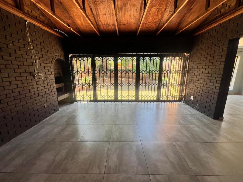 4 Bedroom Property for Sale in Sonneveld Gauteng