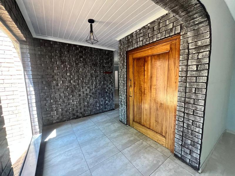 4 Bedroom Property for Sale in Sonneveld Gauteng