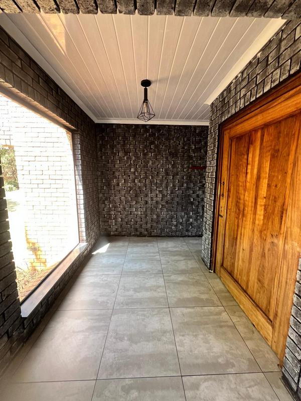 4 Bedroom Property for Sale in Sonneveld Gauteng