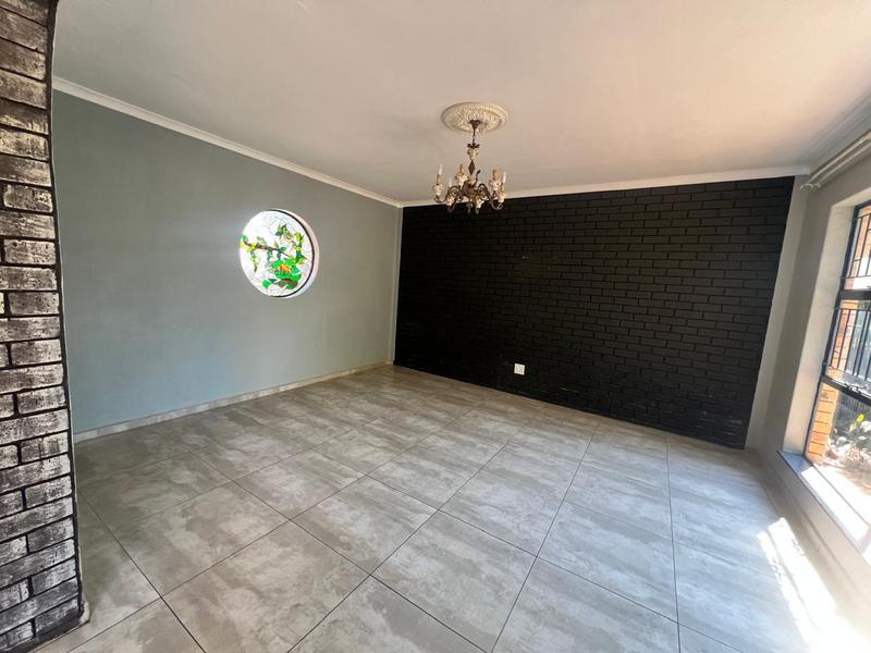 4 Bedroom Property for Sale in Sonneveld Gauteng
