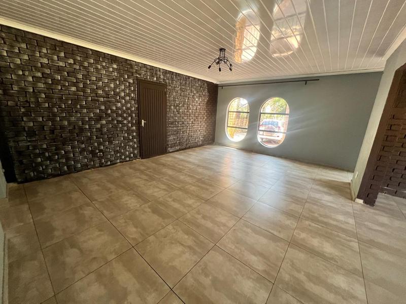 4 Bedroom Property for Sale in Sonneveld Gauteng