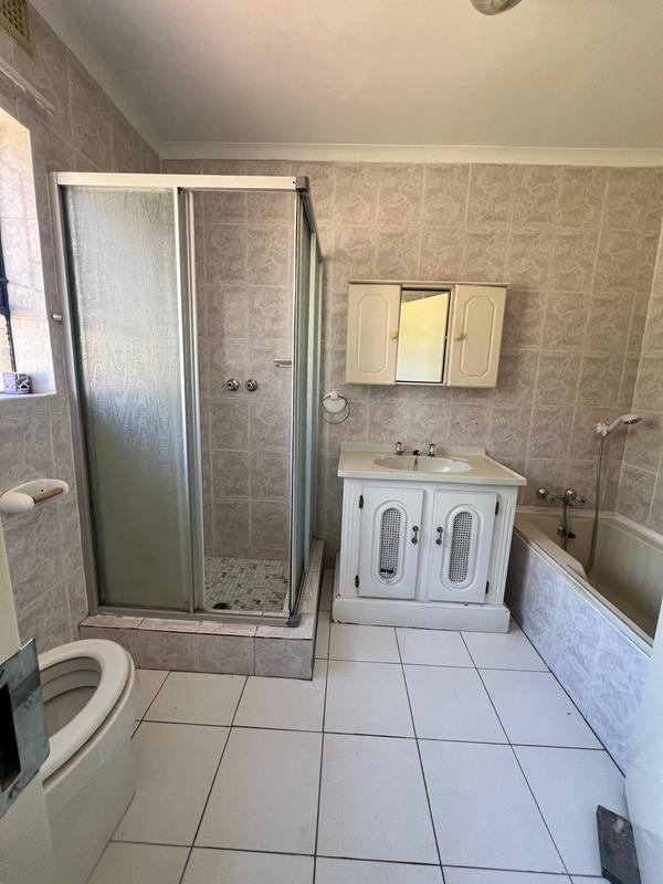 4 Bedroom Property for Sale in Sonneveld Gauteng