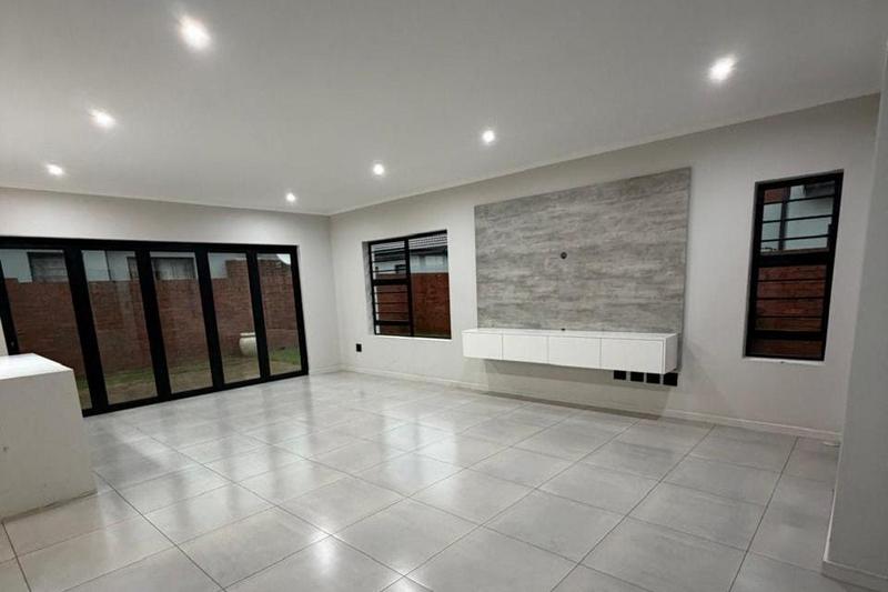 To Let 3 Bedroom Property for Rent in Parkhaven Gauteng