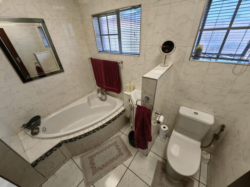 4 Bedroom Property for Sale in Vanderbijlpark SE 6 Gauteng