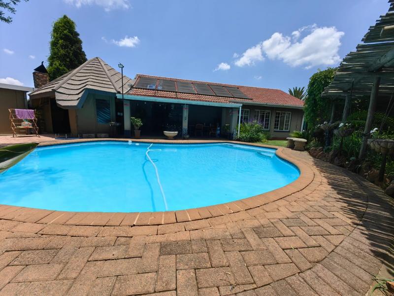 4 Bedroom Property for Sale in Vanderbijlpark SE 6 Gauteng