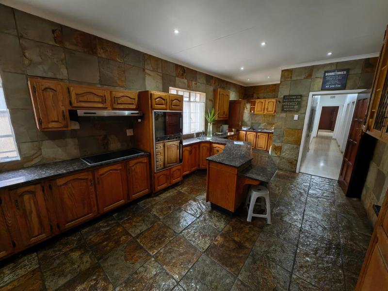 4 Bedroom Property for Sale in Vanderbijlpark SW 5 Gauteng