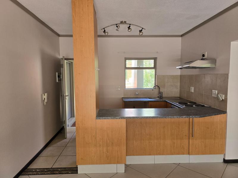 To Let 1 Bedroom Property for Rent in Lonehill Gauteng