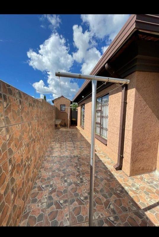 3 Bedroom Property for Sale in Refilwe Gauteng